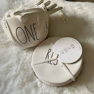 NWT/Rae Dunn bundle! Ceramic measuring cups & coasters.